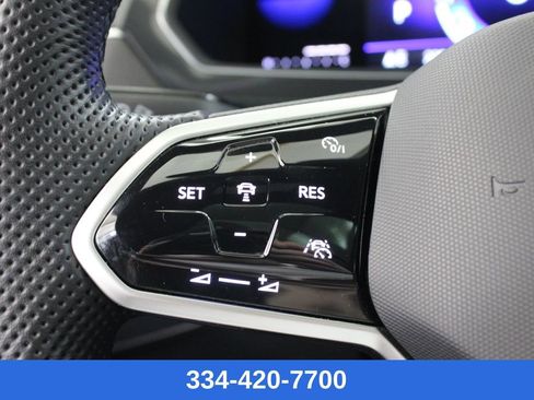 Used 2022 Volkswagen Tiguan SE R-Line image 25