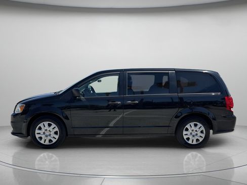 Used 2019 Dodge Grand Caravan SE w/ UConnect Hands-Free Group FWD image 5