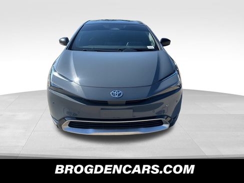 Used 2024 Toyota Prius Prime Premium FWD image 8