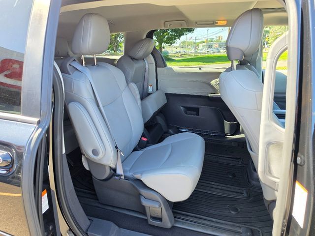 Used 2024 Toyota Sienna XLE w/ XLE Plus Package AWD/4WD image 14