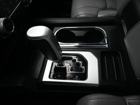 Used 2018 Toyota Tundra Limited image 23