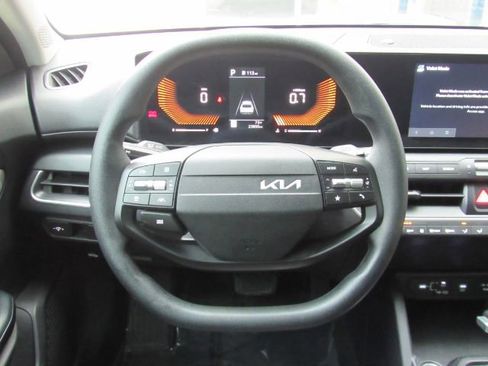 Used 2025 Kia K4 LXS image 27