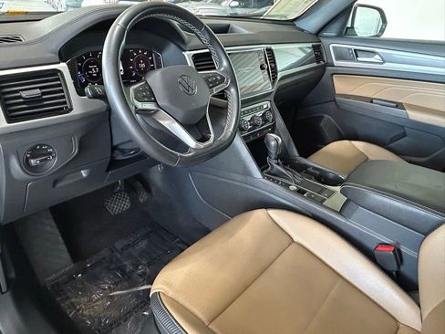 Used 2022 Volkswagen Atlas Cross Sport SE w/ Black Wheel Package image 45