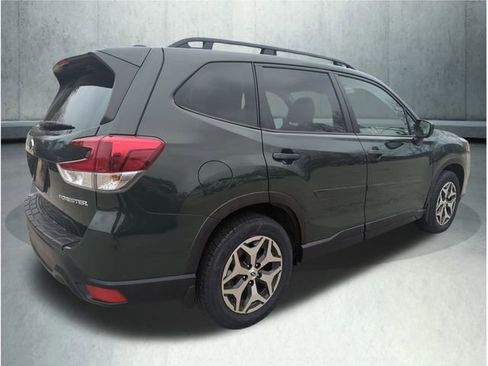 Used 2023 Subaru Forester Premium AWD/4WD image 6