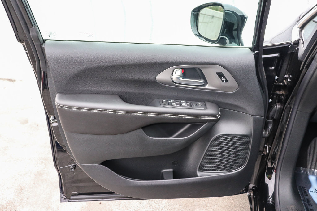 New 2027 Chrysler Pacifica Select FWD image 23