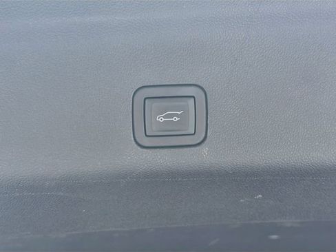 Used 2023 Chevrolet Tahoe Premier AWD/4WD image 14