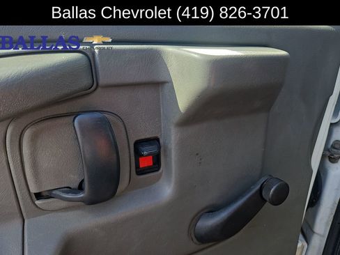 Used 2018 Chevrolet Express 2500 w/ Driver Convenience Package RWD image 23