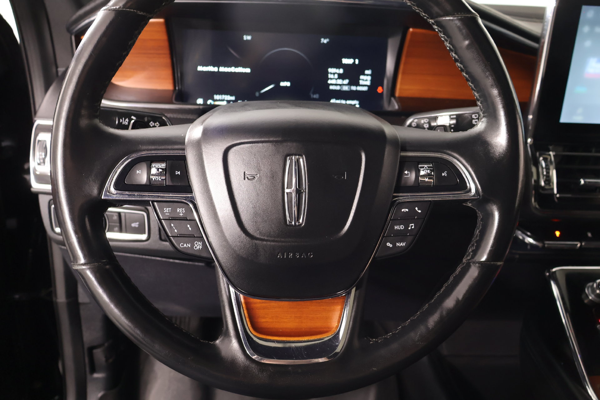 Used 2020 Lincoln Navigator Reserve w/ Equipment Group 208A Reserve AWD/4WD image 3