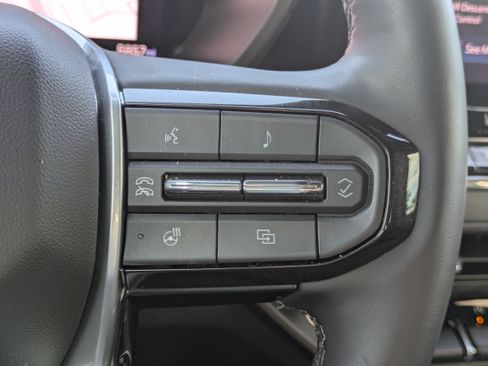 Used 2025 Chevrolet Colorado Trail Boss image 15