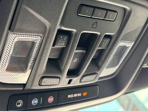 Used 2020 Chevrolet Silverado 1500 High Country w/ Technology Package image 32