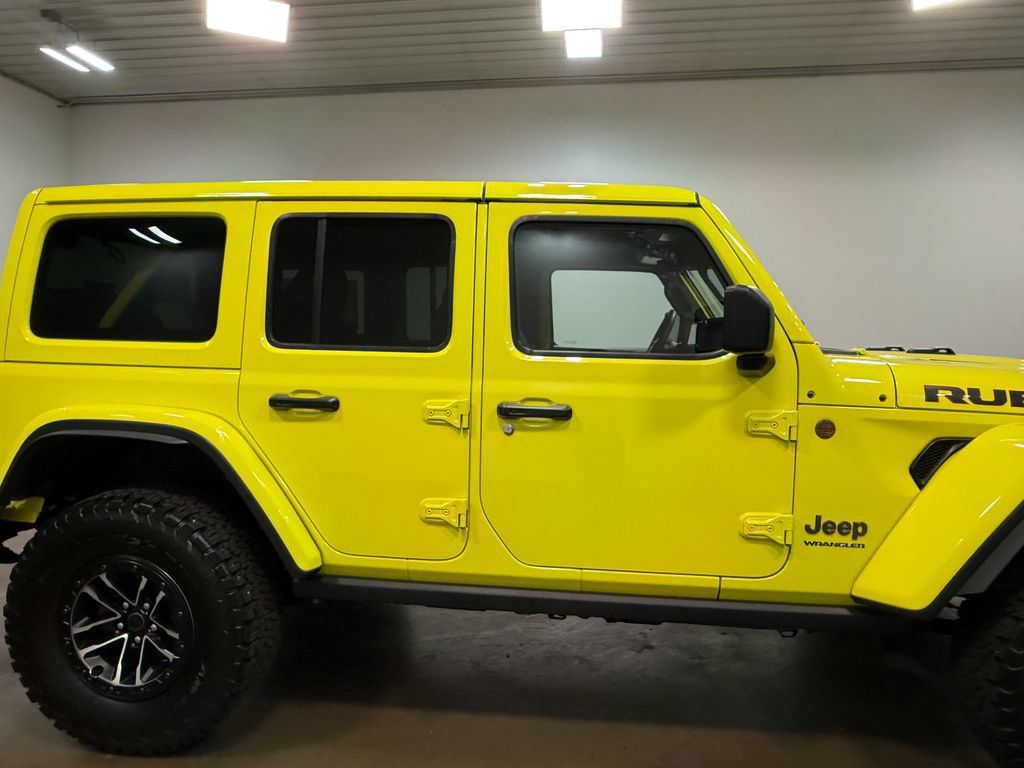 Used 2024 Jeep Wrangler Unlimited Rubicon AWD/4WD image 32