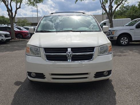 Used 2010 Dodge Grand Caravan SXT FWD image 2