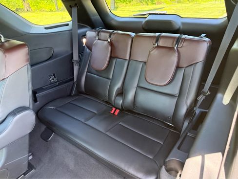 Used 2022 Ford Explorer Platinum w/ Equipment Group 601A AWD/4WD image 12