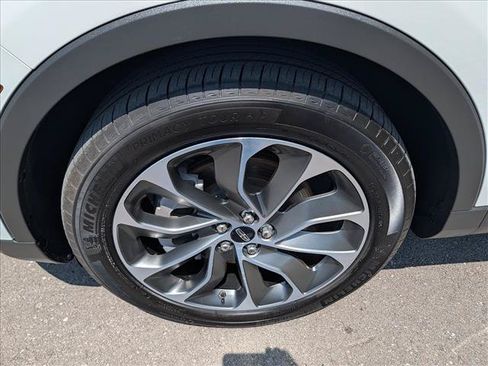 Used 2021 Lincoln Nautilus Reserve w/ Equipment Group 201A AWD/4WD image 9