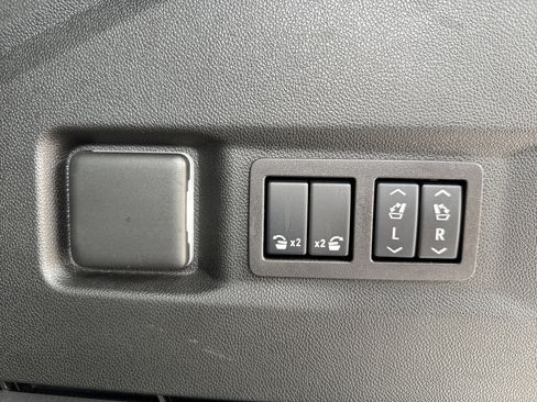 Used 2024 GMC Yukon Denali Ultimate image 40