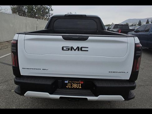 Used 2025 GMC Sierra EV Denali AWD/4WD image 22