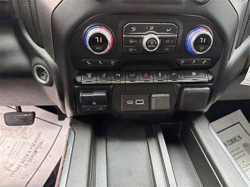Used 2022 GMC Sierra 3500 Denali w/ Technology Package image 21