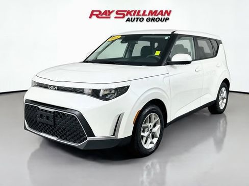 Used 2025 Kia Soul LX FWD image 3