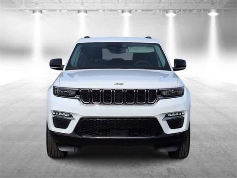 Used 2023 Jeep Grand Cherokee Limited image 3