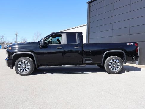 Used 2022 Chevrolet Silverado 2500 Custom w/ Custom Value Package image 2