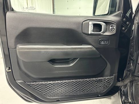 Used 2021 Jeep Wrangler Unlimited Sahara AWD/4WD image 8