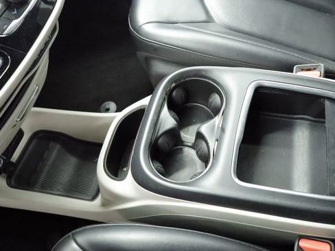 Certified 2023 Chrysler Pacifica Touring-L FWD image 37