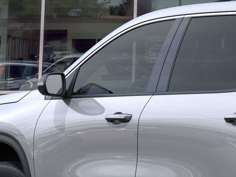 New 2026 Chevrolet Traverse LT image 12