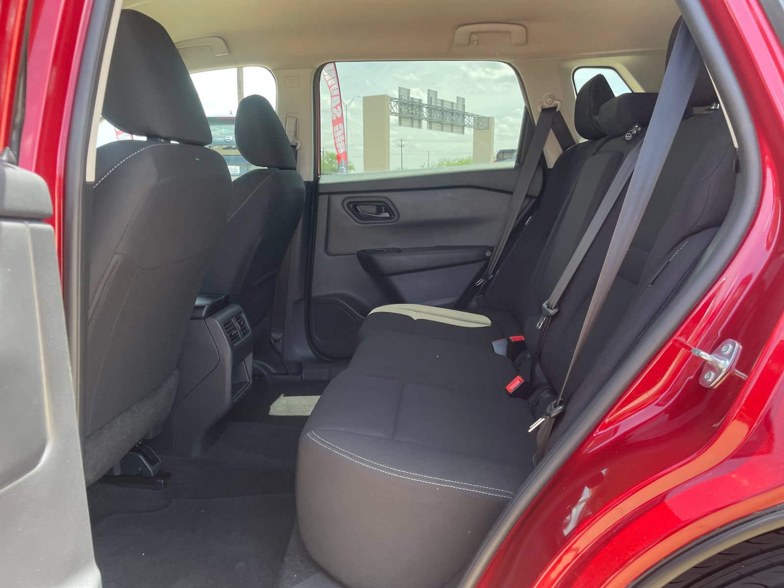 Used 2025 Nissan Rogue S AWD/4WD image 24