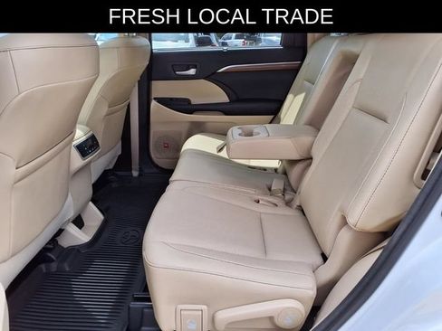 Used 2017 Toyota Highlander Limited FWD image 17