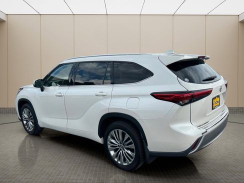 Used 2021 Toyota Highlander Platinum AWD/4WD image 4