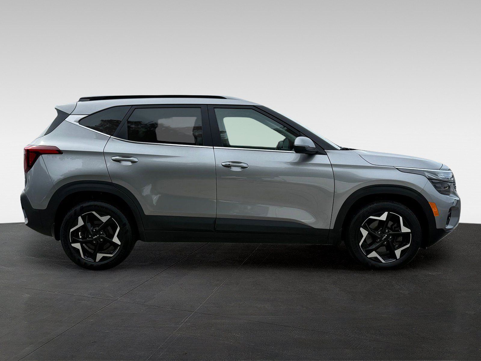 Used 2024 Kia Seltos EX AWD/4WD image 4