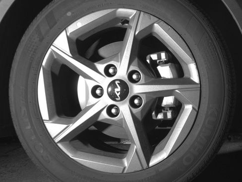 Used 2025 Kia K4 LXS image 13