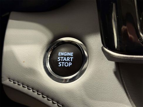 Used 2023 Toyota Highlander XLE image 28