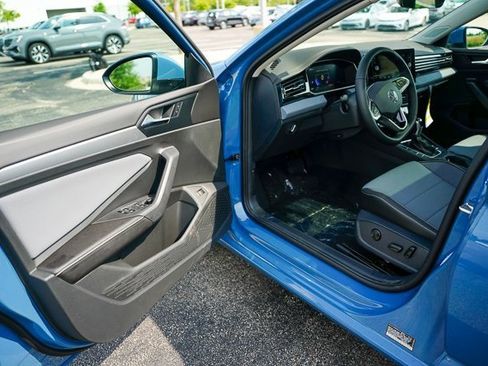 New 2025 Volkswagen Jetta SE image 6
