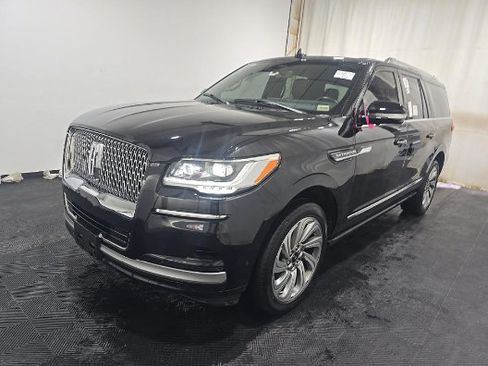 Used 2023 Lincoln Navigator L Reserve w/ Equipment Group 201A AWD/4WD image 3