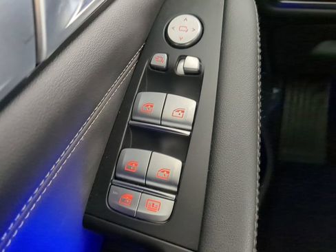 Used 2024 BMW X7 xDrive40i w/ Premium Package image 32