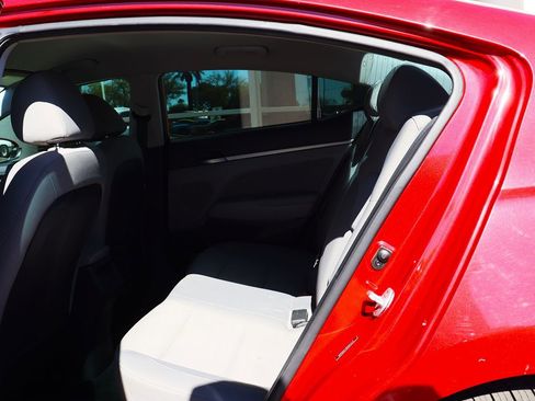 Used 2017 Hyundai Elantra SE image 33