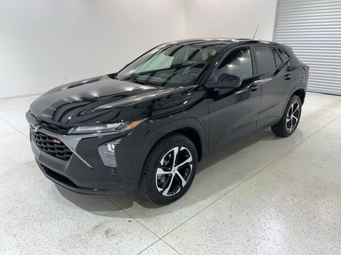 Used 2025 Chevrolet Trax RS w/ Driver Confidence Package image 1