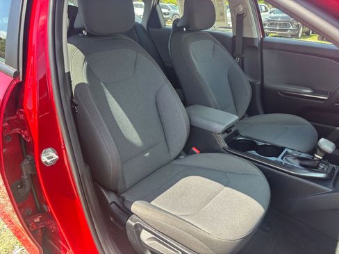 Used 2025 Kia K4 LXS image 38