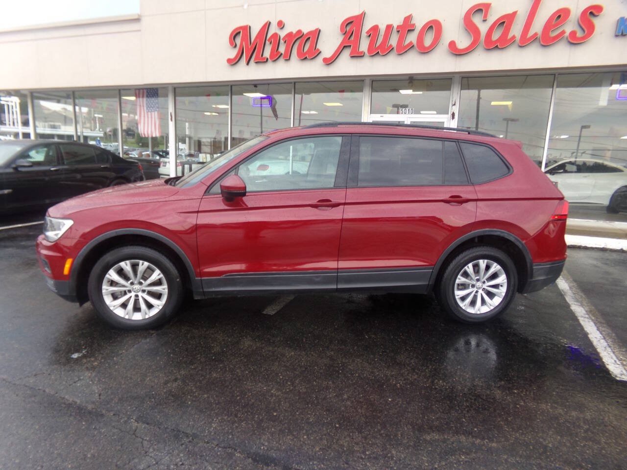 Used 2018 Volkswagen Tiguan S FWD image 2