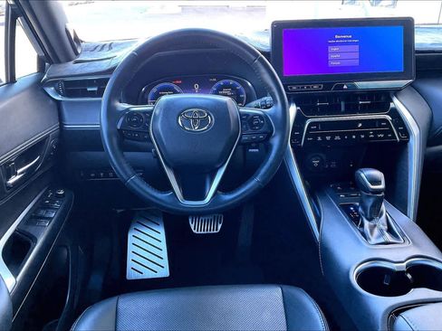 Used 2023 Toyota Venza Limited image 5