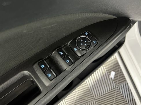 Used 2019 Ford Fusion SE image 15