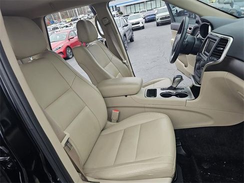 Used 2017 Jeep Grand Cherokee Laredo w/ Quick Order Package 2BE image 13