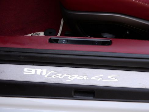 Used 2021 Porsche 911 Targa 4S image 19