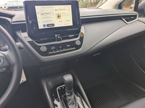 Used 2025 Toyota Corolla LE image 24
