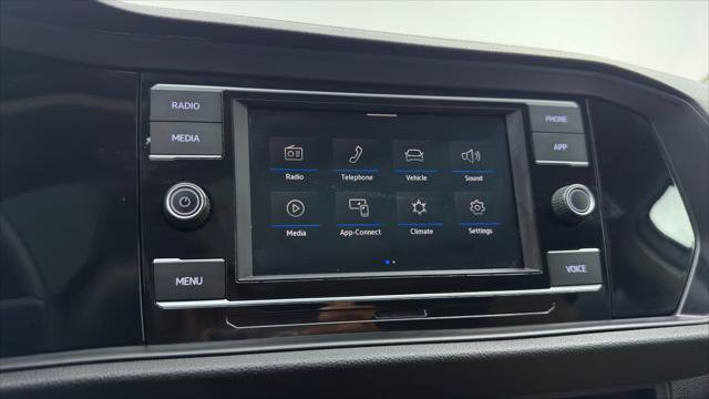Used 2020 Volkswagen Jetta SE w/ SE Cold Weather Package FWD image 31