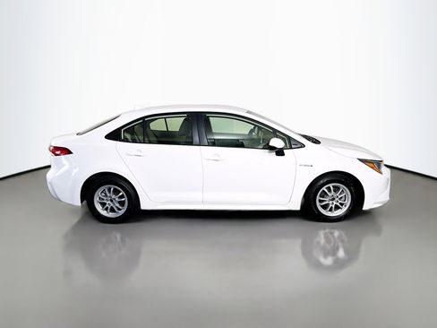 Used 2021 Toyota Corolla LE image 11