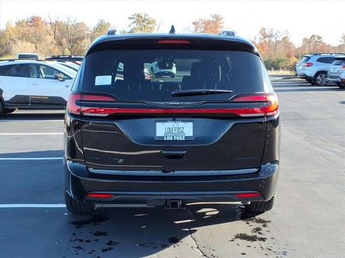 New 2026 Chrysler Pacifica Limited w/ S Appearance Package FWD image 19