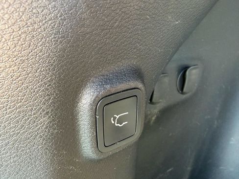 Used 2019 Jeep Cherokee Limited image 14