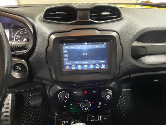 Used 2020 Jeep Renegade Latitude w/ Cold Weather Group AWD/4WD image 16